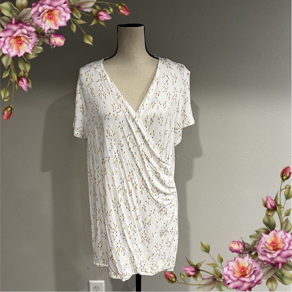 Lane Bryant short sleeve front flap floral top